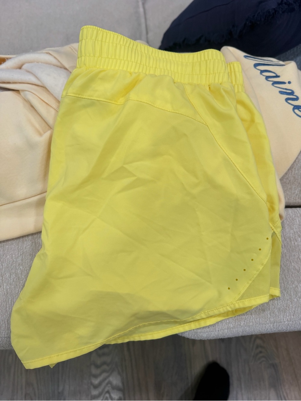 All in motion Yellow Athletic Shorts Women’s Medium ~ GOOD CONDITION - Picture 6 of 9
